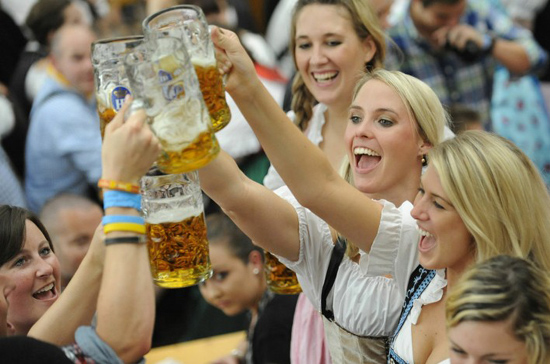 假制度：欧洲最享受 亚洲最勤奋AG真人游戏地址盘点各国带薪休(图2)